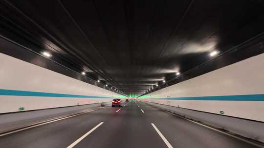 汽车在隧道穿梭飙车开车第一视角马路公路道视频素材模板下载