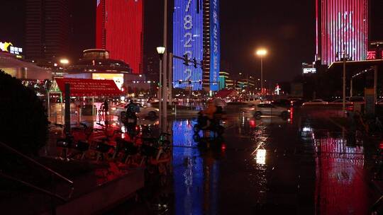 夜晚的街景人流