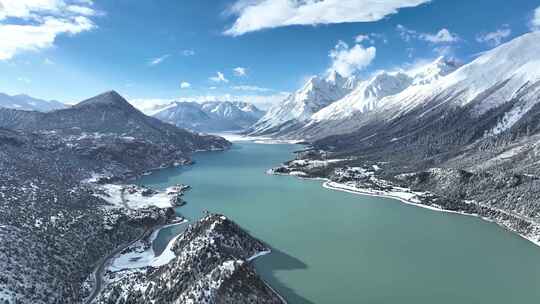 西藏昌都市八宿县然乌湖和雪山森林航拍风光