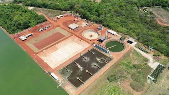 巴西污水处理系统。水去污染站鸟瞰图。