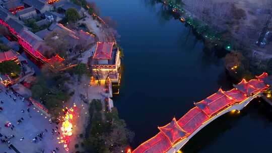 航拍台儿庄古城夜景游船追随