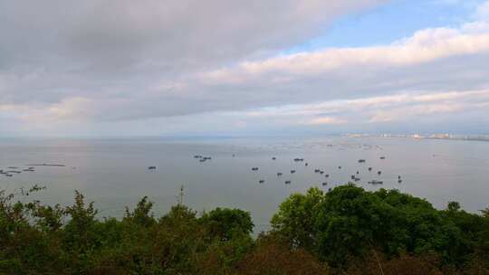 海南陵水早晨海上日出朝霞倒影风光