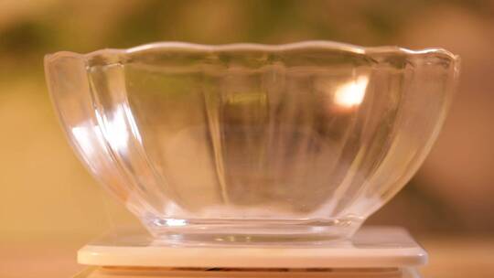 【镜头合集】玻璃碗厨房秤称豆芽重量视频素材模板下载
