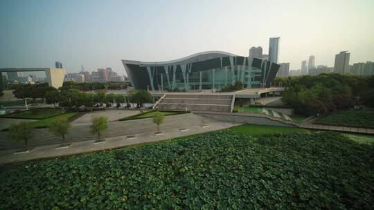 武汉琴台航拍主体建筑荷花池