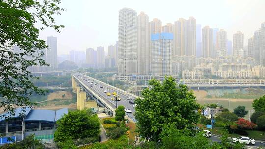 重庆嘉陵江大桥渝澳大桥轻轨3号线视频素材模板下载