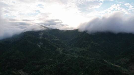 广东茂名高州大坡农村清湖大山雾气太阳