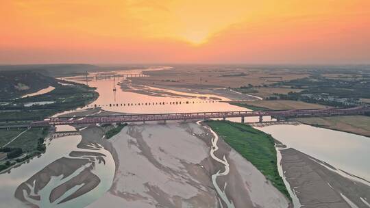 航拍黄河日出夕阳 黄河铁路大桥