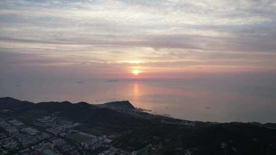 海上日出彩霞航拍山东长岛日出彩霞