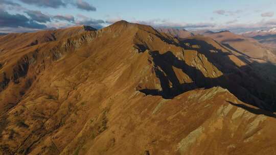 新西兰南岛Roys Peak山顶航拍 山川湖泊