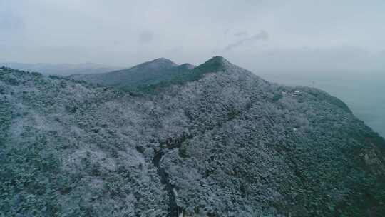 航拍雪景原始森林