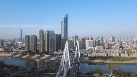 航拍武汉天际线高楼与月湖桥