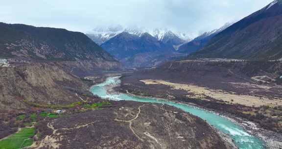 4K航拍西藏雅鲁藏布江大峡谷