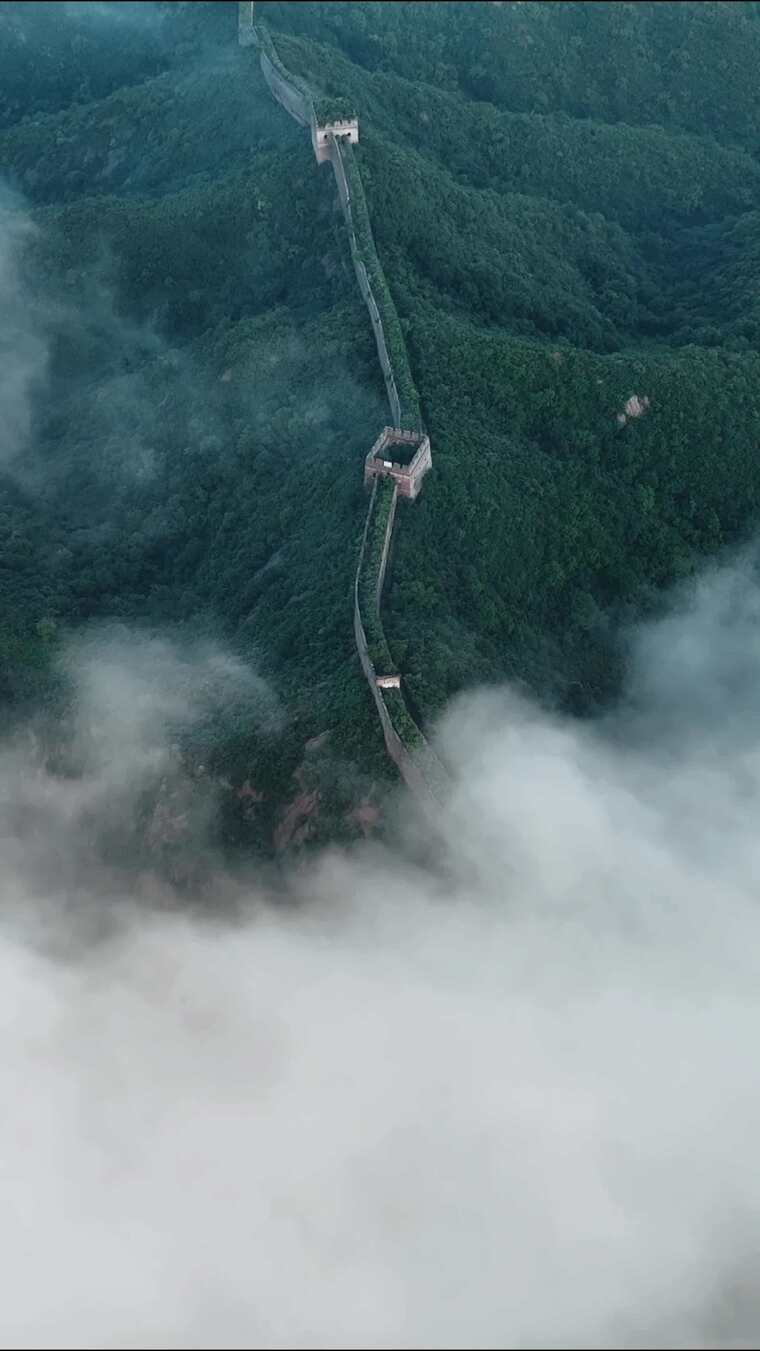中国万里长城云海云雾缭绕气势磅礴竖屏