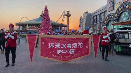 泉城欧乐堡度假区，花车、烟花、花灯表演