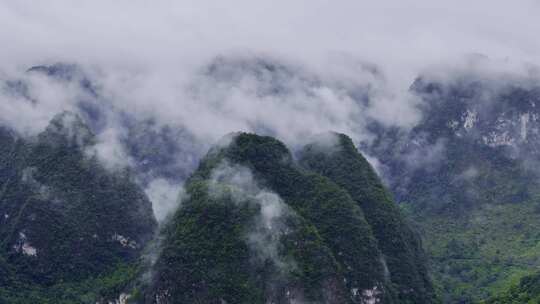 人间仙境广西山林云雾萦绕喀斯特地貌