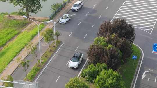 航拍萝卜快跑无人驾驶车