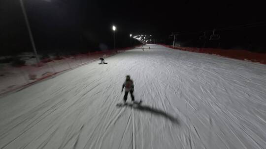 鳌山滑雪场夜晚滑雪极限运动高山滑雪航拍2