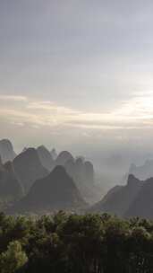 广西桂林山水喀斯特地貌绝美日出竖屏延时