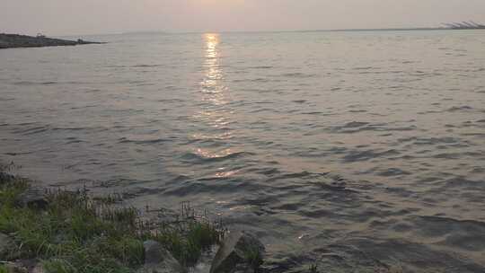 湖面像晚霞日落实拍
