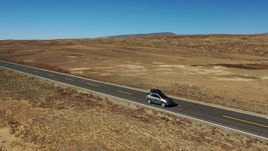 新疆阿勒泰荒野公路自驾游旅行风光