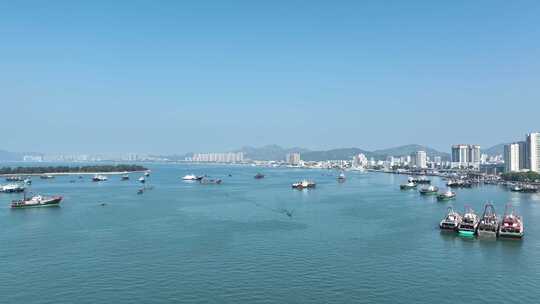 海边渔船码头海岸线风光航拍渔港汕尾港风景