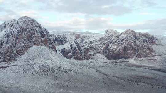 山顶上的雪