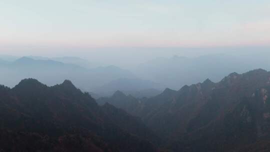 伏牛山老界岭群山日出风景