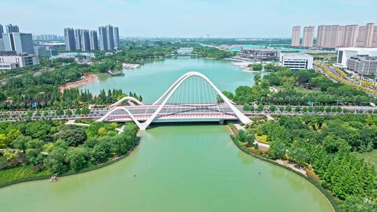 航拍郑州天健湖 城市公园 桥梁