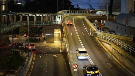 香港城市道路夜晚繁忙交通车流路况汽车行驶