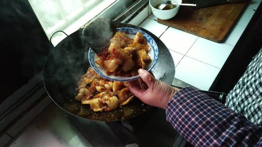 榨广椒炒肉