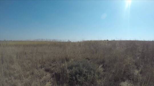 无人机拍摄一片贫瘠的土地