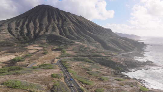 干旱季节与科科火山口景观道路在荒芜的自然