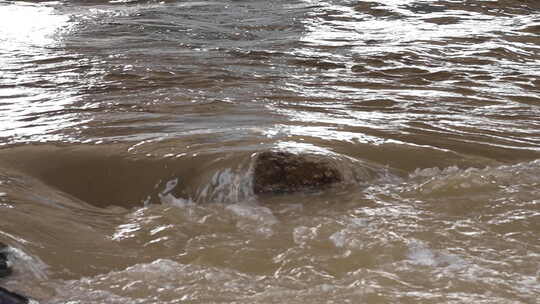 河流 流水 水面 奔流 江河 波涛 波浪翻滚