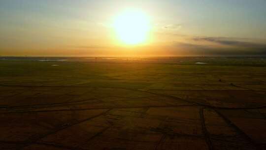 秋天平原田野夕阳落日航拍