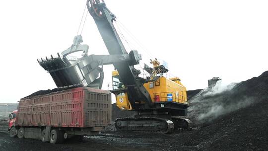 煤场 煤矿 露天大型矿场 矿资源 矿山设备视频素材模板下载
