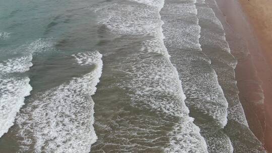 航拍大海波涛汹涌海浪礁石浪花