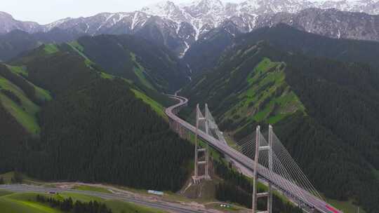 4K航拍新疆伊犁果子沟大桥自然风景视频素材模板下载