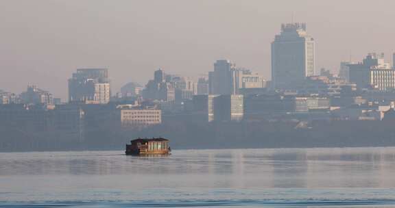 杭州西湖环湖风光西湖与城市建筑同框空镜