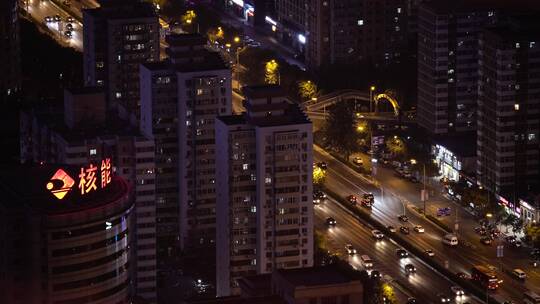 俯瞰夜晚城市的建筑