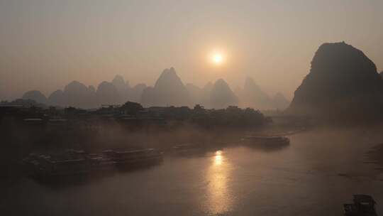 桂林漓江早上日出美景