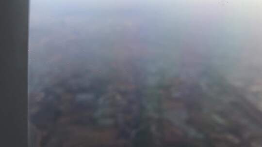 飞机窗外看到西宁城市