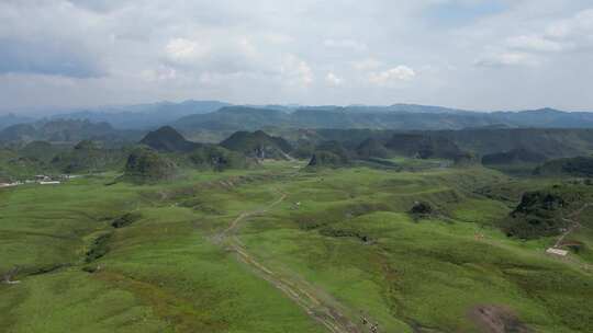 贵州山川阿西里西草原白云蓝天