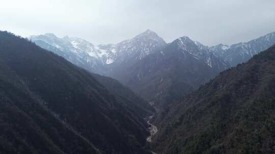 四川平武县沙棘沟景区入口附近山川视频素材模板下载