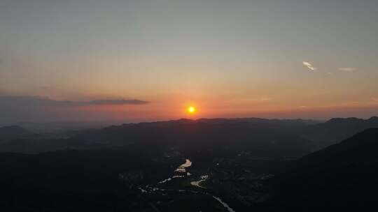 乡村日落农村日出航拍河流山峰傍晚黄昏夕阳