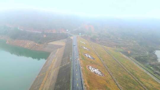 乡村柏油公路航拍