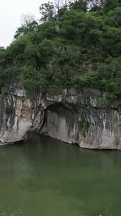 竖版航拍广西桂林漓江象鼻山5A景区