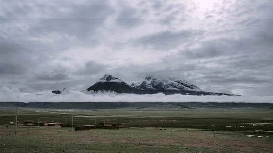 西藏阿里地区雪山前牧民生活自然风光延时视频素材模板下载