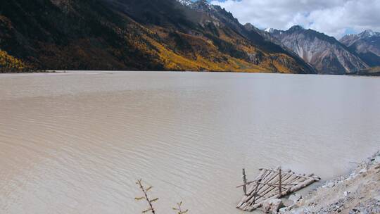 4k延时湖上光影视频西藏然乌湖山顶云雾变化