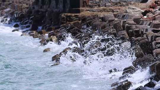 海浪浪花拍打海岸视频素材模板下载