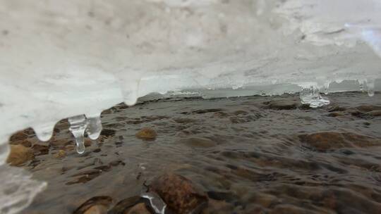 水下拍摄冬天东北水下，冰下